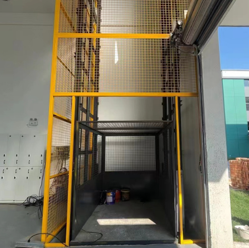 诏安导轨式升降机助力物流园破解运输难题